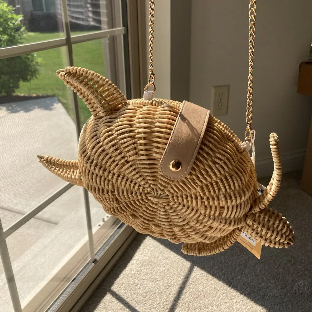 Tommy Bahama Rattan Turtle Bag - Picture 4 of 5